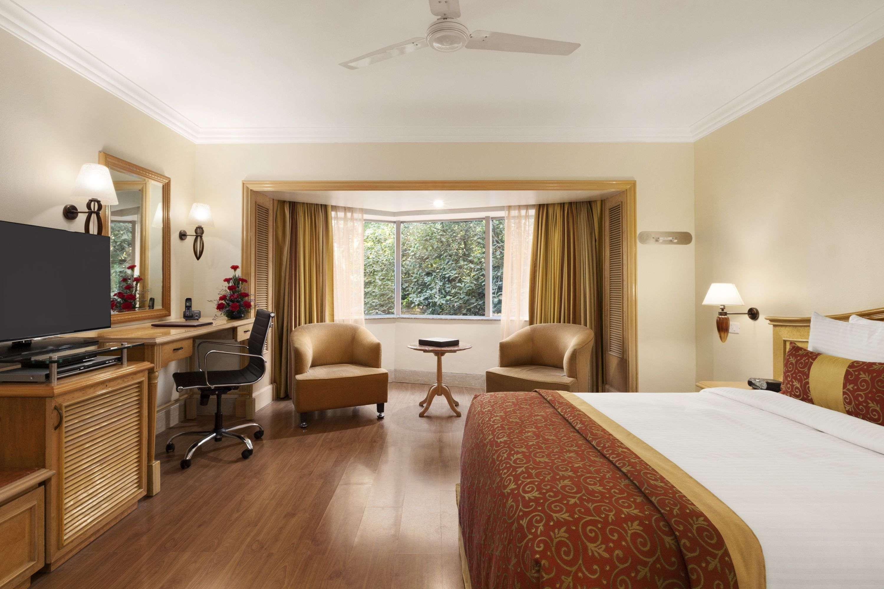Hotel Ramada Plaza By Wyndham Palm Grove Mumbai Exterior foto A room at the Taj Bengal