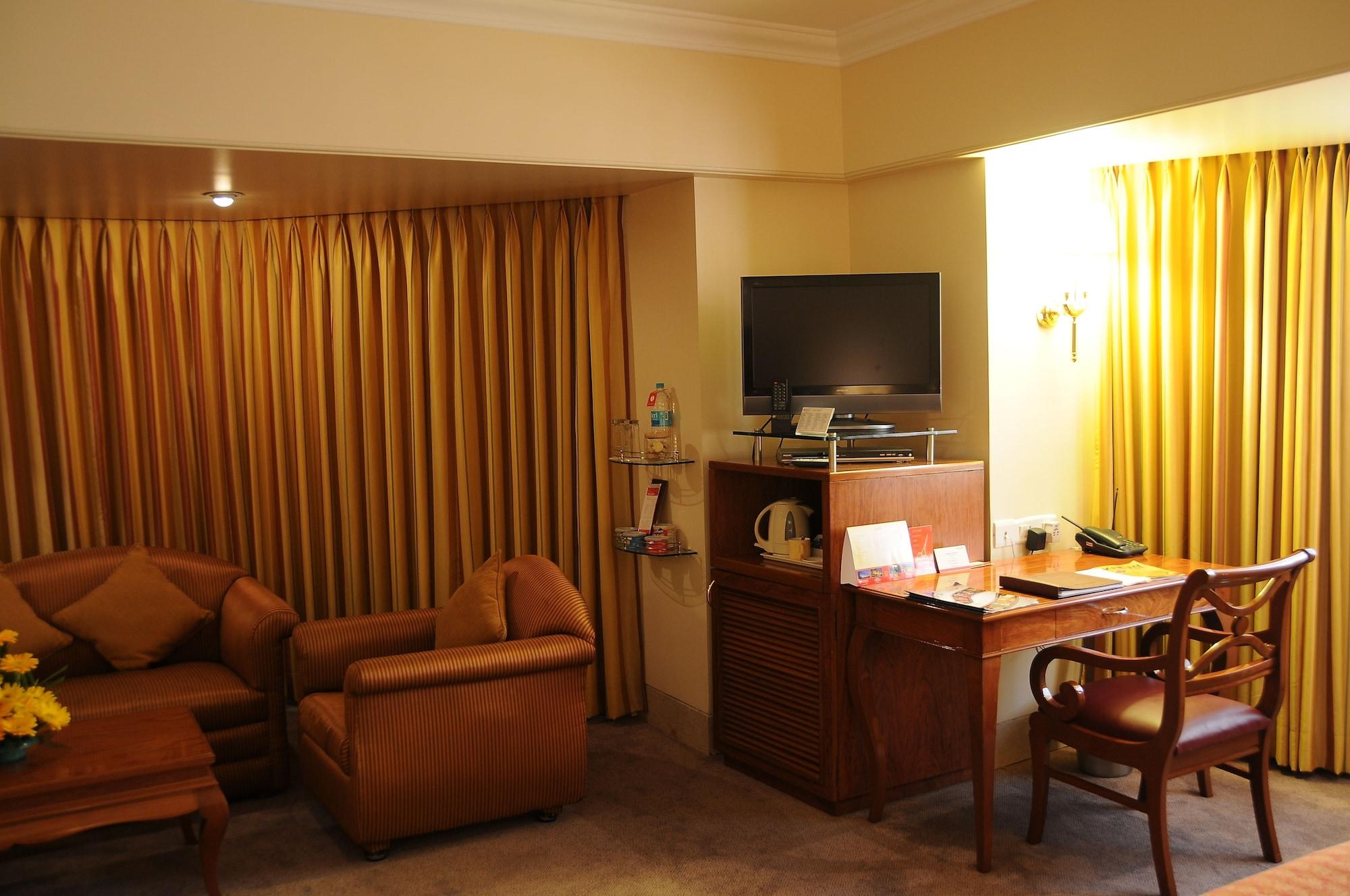 Hotel Ramada Plaza By Wyndham Palm Grove Mumbai Exterior foto A room at the Taj Bengal