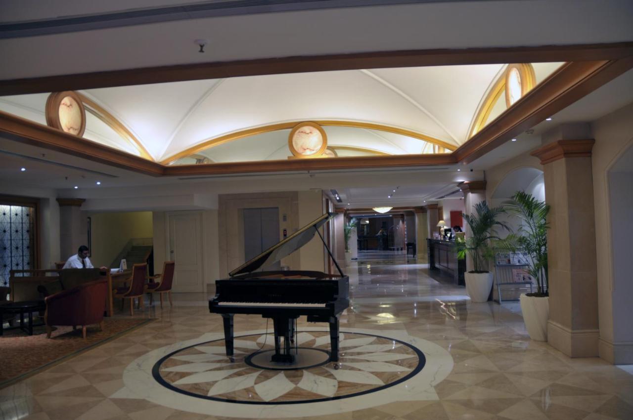 Hotel Ramada Plaza By Wyndham Palm Grove Mumbai Exterior foto The lobby of the hotel