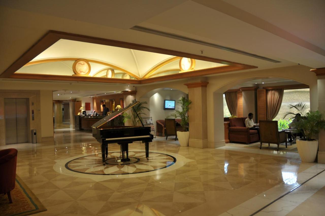 Hotel Ramada Plaza By Wyndham Palm Grove Mumbai Exterior foto Lobby