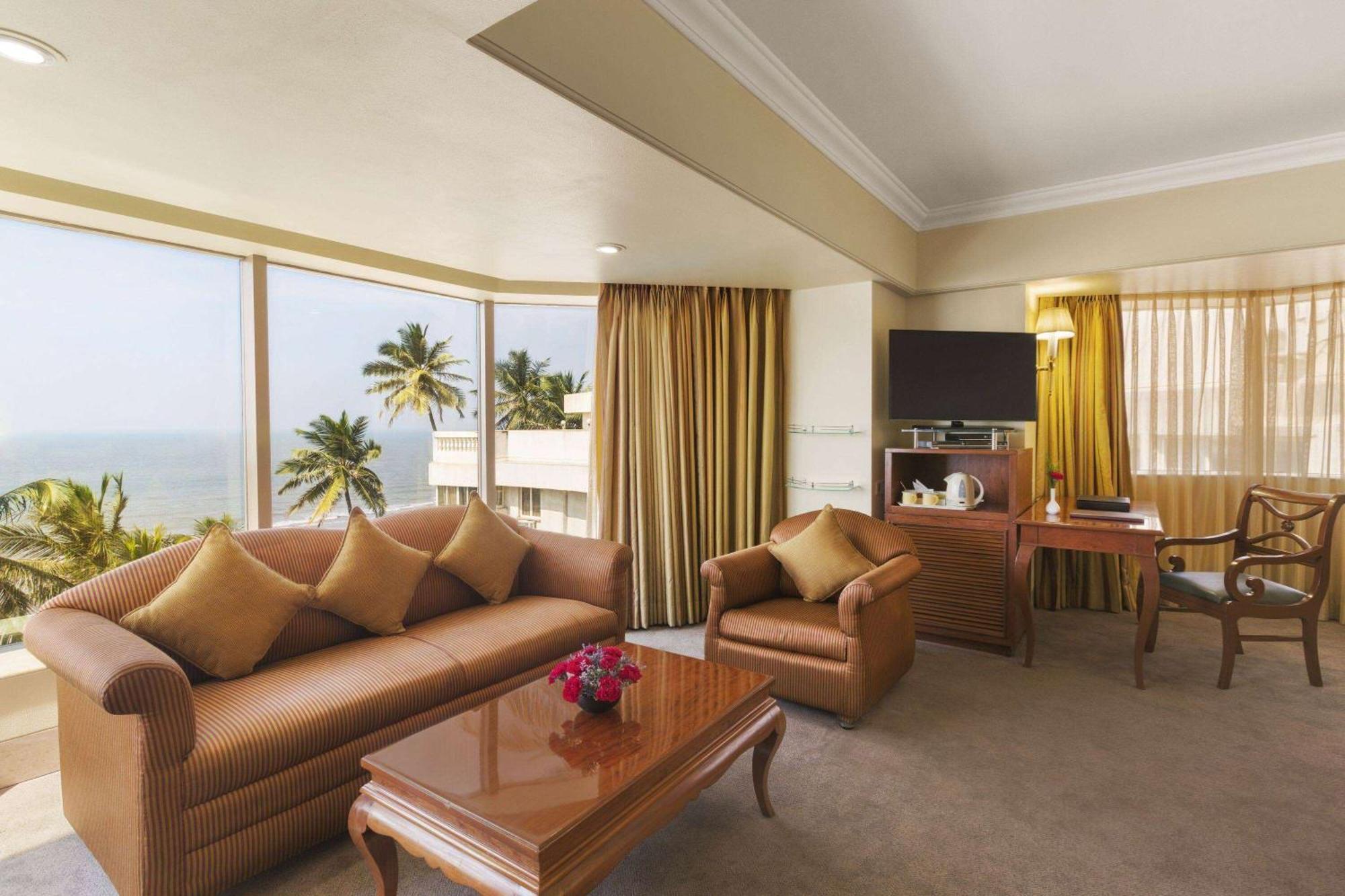 Hotel Ramada Plaza By Wyndham Palm Grove Mumbai Exterior foto