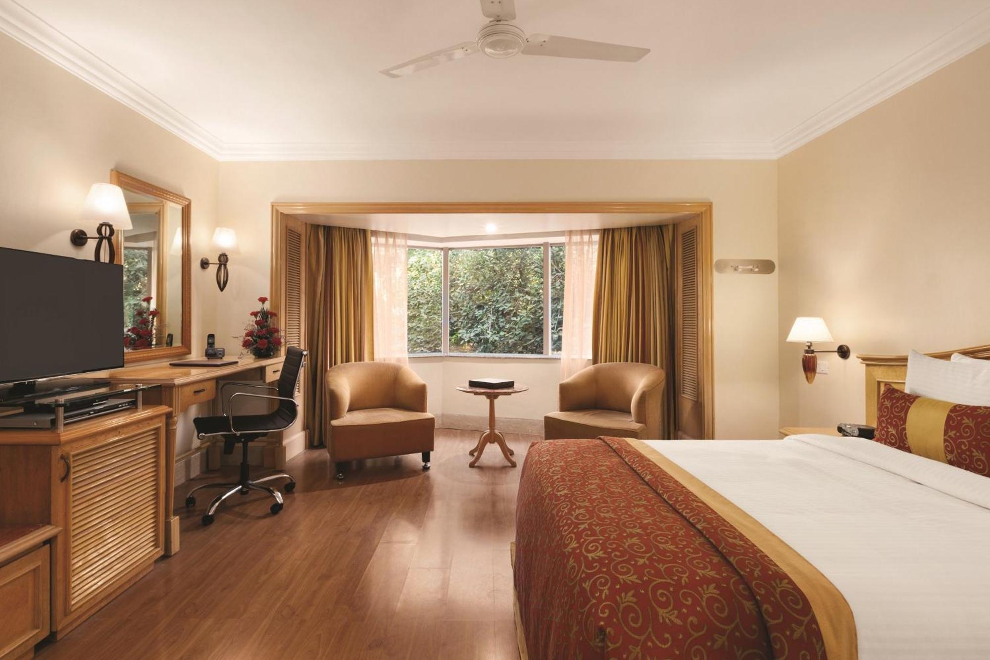 Hotel Ramada Plaza By Wyndham Palm Grove Mumbai Exterior foto